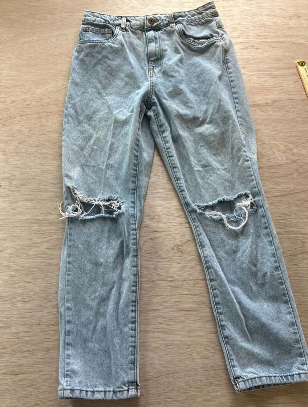 Cotton On Light Wash Mom Jeans with Ripped Knees Size 8 US
